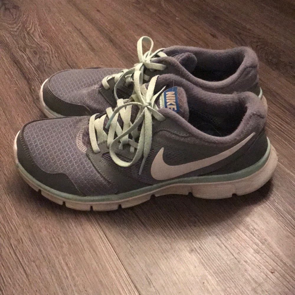 Nike Tennis Shoes